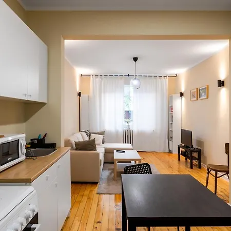 Charming One-bedroom Flat With Access To Garden