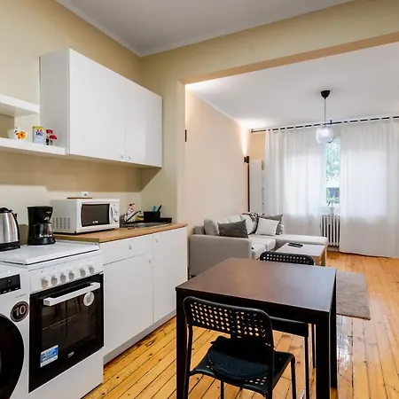 Apartment Charming One-bedroom Flat With Access To Garden *