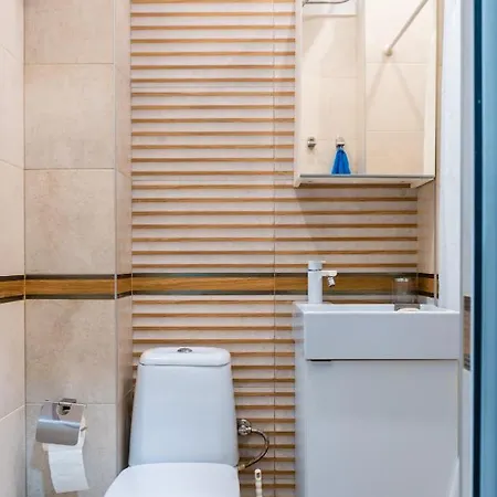 Апартамент Charming One-bedroom Flat With Access To Garden София