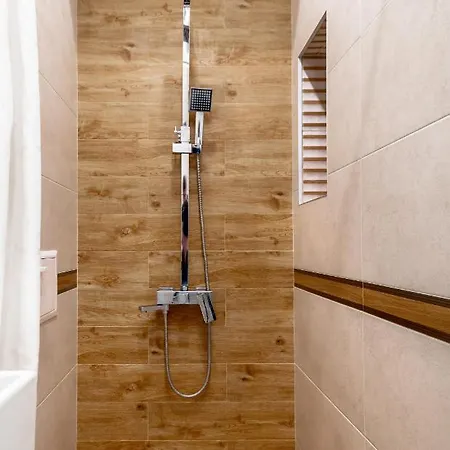 Апартамент Charming One-bedroom Flat With Access To Garden София